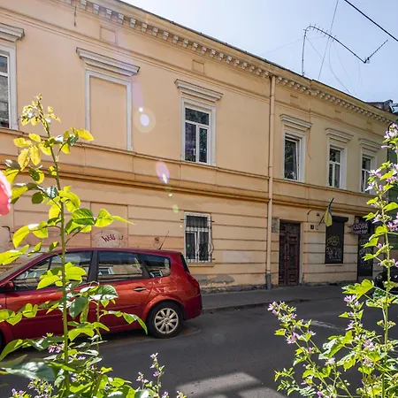 Apartment новенька квартирка біля вокзалу та костелу вулиця війтовича 1 Lviv