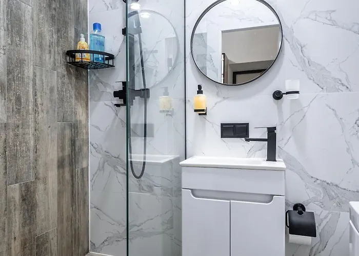 новенька квартирка біля вокзалу та костелу вулиця війтовича 1 Апартаменты *