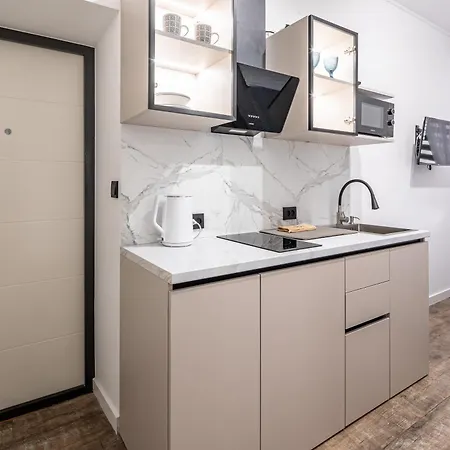 Apartment новенька квартирка біля вокзалу та костелу вулиця війтовича 1