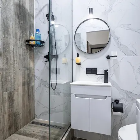 новенька квартирка біля вокзалу та костелу вулиця війтовича 1 Apartment *